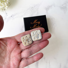 Cargar imagen en el visor de la galería, Vintage 1960s Silver Atomic Whirl Cufflinks. Big Square Faced Sterling Silver Atom Cufflinks. Mens Vintage Scientific Retro Jewellery
