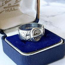 Cargar imagen en el visor de la galería, Vintage Sterling Silver Buckle Ring, Boxed. English Engraved Wide Band Silver Ring Hallmarked 1971. Retro Statement Ring Size UK/Q.5, US 8.5
