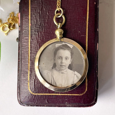 Edwardian Rolled Gold Picture Pendant With Portrait Photos. Antique Double Sided Glass Locket & Chain. Round Yellow Gold Locket Necklace.