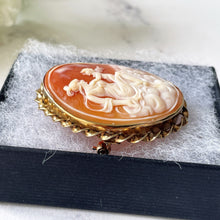 Carica l&#39;immagine nel visualizzatore di Gallery, Vintage 9ct Gold Venus &amp; Amor Cameo Brooch. Large Modern Carved Cameo of Venus and Cupid, London 1981. Romantic Edwardian Revival Jewelry
