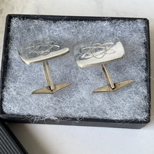 Cargar imagen en el visor de la galería, Vintage 1960s Silver Atomic Whirl Cufflinks. Big Square Faced Sterling Silver Atom Cufflinks. Mens Vintage Scientific Retro Jewellery
