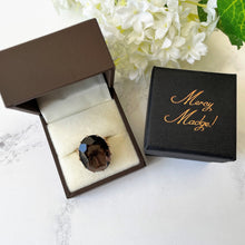 Lade das Bild in den Galerie-Viewer, Vintage 1960s Smoky Quartz 9ct Gold Cocktail Ring. Huge 15ct Oval Facet Cut Gemstone Ring, Size K /5.25. Smoky Quartz Solitaire Dress Ring
