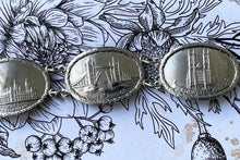 Charger l&#39;image dans la galerie, Vintage 1945 English Sterling Silver London Souvenir Bracelet: Windsor Castle, St Pauls, Westminster, Houses Of Parliament, Tower Bridge
