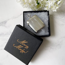 Carica l&#39;immagine nel visualizzatore di Gallery, Antique English Sterling Silver Vesta Case, circa 1913. Edwardian Novelty Hip Flask Vesta Keepsake Pendant. Machine Engraved Match Safe Fob.
