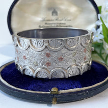 Cargar imagen en el visor de la galería, Victorian Silver &amp; Gold Wide Bangle Bracelet. Antique Aesthetic Engraved Sterling Silver Hinged Bangle. Victorian Japonesque Cuff Bracelet
