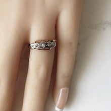 Cargar imagen en el visor de la galería, Vintage 1950 9ct Gold &amp; Diamond Ring. Star Set 5-Stone Diamond Bypass Ring. Mid Century Engagement Ring. Vintage Stacking/Pinky Ring.
