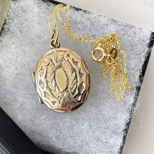 画像をギャラリービューアに読み込む, Victorian Engraved Gold Gilt Oval Locket &amp; Chain. Antique Gold On Silver Laurel Wreath Eternity Locket. Gold Photo/Keepsake Memorial Locket
