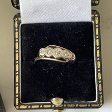 Lade das Bild in den Galerie-Viewer, Vintage 1950 9ct Gold &amp; Diamond Ring. Star Set 5-Stone Diamond Bypass Ring. Mid Century Engagement Ring. Vintage Stacking/Pinky Ring.
