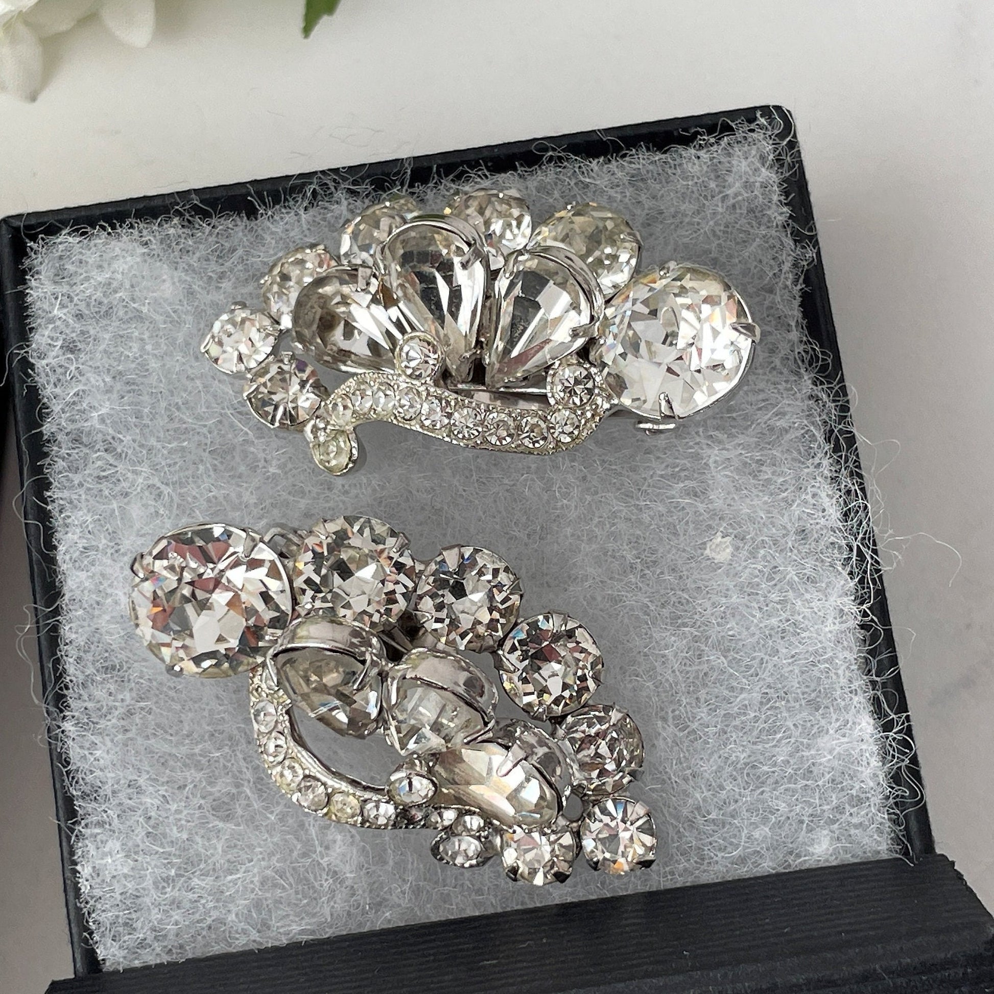 Vintage Eisenberg Clear Crystal Flower Bouquet Brooch & Earring Set. Huge 1940s Austrian Crystal Diamanté Luxury Costume Jewellery Set.
