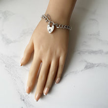 Lade das Bild in den Galerie-Viewer, Antique Edwardian Silver Bracelet With Heart Padlock. English Curb Chain Bracelet, 1908. Sterling Silver Watch Chain Sweetheart Bracelet
