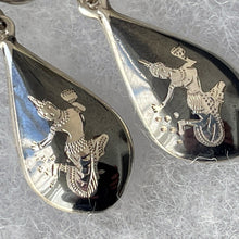 Cargar imagen en el visor de la galería, 1930s Art Deco Niello Silver Drop Earrings. Antique Siam Nielloware Sterling Silver Pendant Earrings. Vintage Screw Back Silver Earrings
