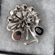 Cargar imagen en el visor de la galería, Vintage Eisenberg Clear Crystal Flower Bouquet Brooch &amp; Earring Set. Huge 1940s Austrian Crystal Diamanté Luxury Costume Jewellery Set.
