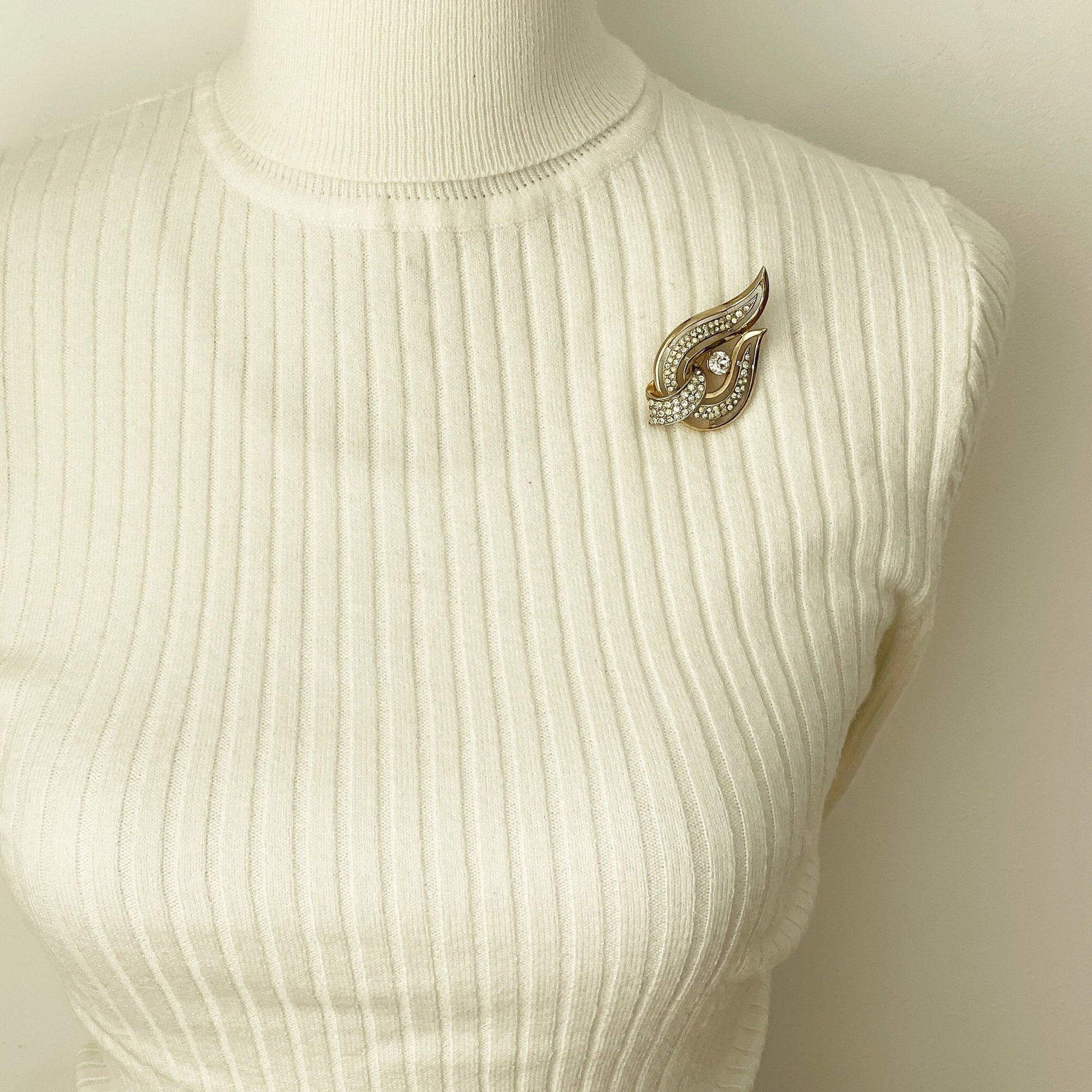 Vintage 1950s Kramer NY Brooch & Clip Earring Set. Retro Paisley Pattern Crystal Rhinestone Brooch, Earring Set. 1940s Costume Jewellery