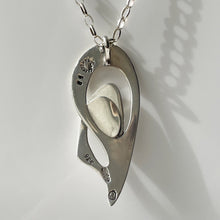 Lade das Bild in den Galerie-Viewer, Vintage 1960s Large Modernist Silver Pendant, Erika Hult de Corral (RIC), Taxco, Mexico. Chalcedony &amp; Sterling Biomorphic Designer Pendant
