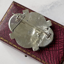 Lade das Bild in den Galerie-Viewer, Victorian Scottish Silver &amp; Agate Cross Brooch British Design Reg&#39;d. 1867. Antique Quatrefoil, Saltire Cross Sterling Silver Celtic Brooch.
