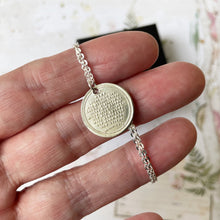 Carica l&#39;immagine nel visualizzatore di Gallery, Victorian Silver Doxology &amp; Prayer Pendant Necklace. Antique Sterling Silver Lord&#39;s Prayer and Hymn Chant Minimalist Charm/Pendant On Chain.
