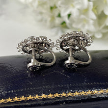 Carica l&#39;immagine nel visualizzatore di Gallery, Vintage Sterling Silver Clear Crystal Daisy Earrings. 1940s Screw Back Silver Filigree Earrings. Antique Paste Diamanté Cluster Earrings

