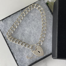 Carica l&#39;immagine nel visualizzatore di Gallery, Vintage English Silver Double Curb Chain Bracelet, Love Heart Padlock. Victorian Style Sterling Silver Sweetheart Bracelet, 1962 Hallmarks
