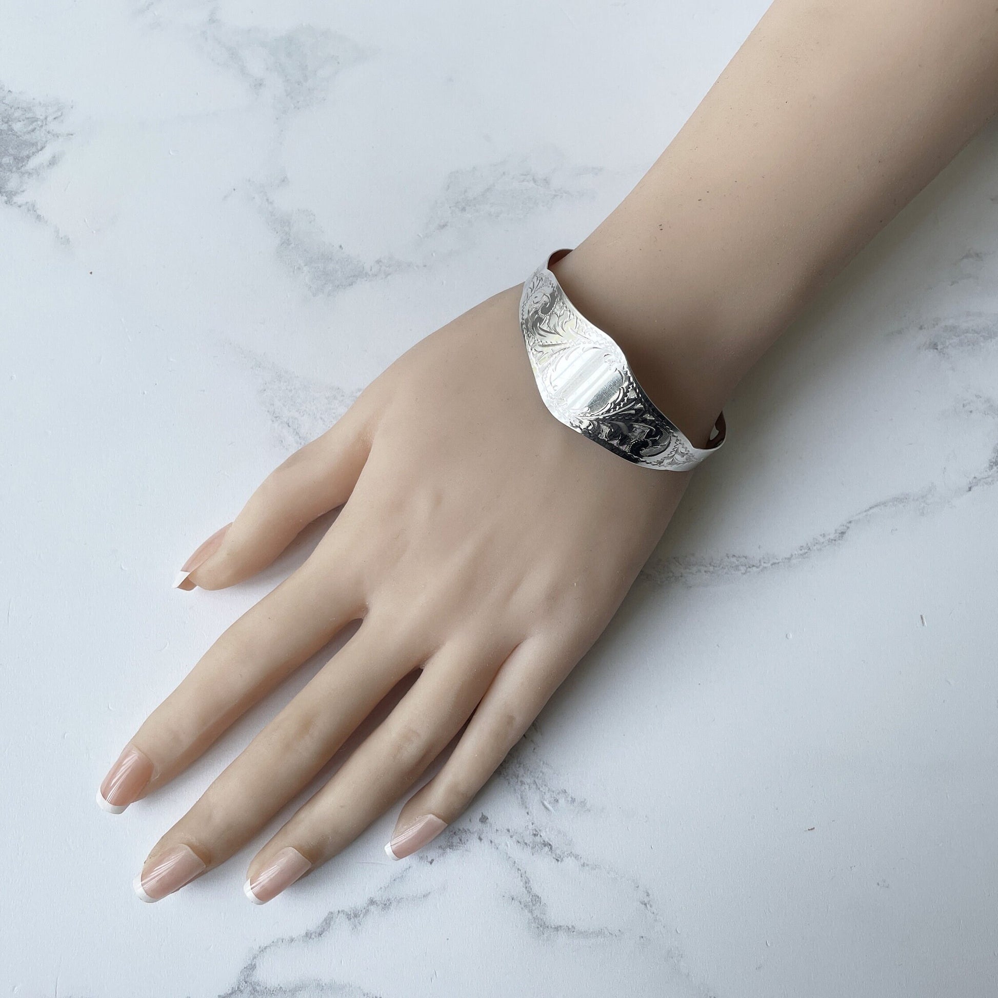 Vintage Art Deco Floral Engraved Sterling Silver Bracelet. English Silver Adjustable Bangle, Chester 1946. Edwardian Revival Bangle Bracelet