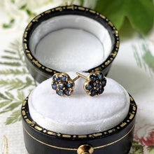 Carica l&#39;immagine nel visualizzatore di Gallery, Vintage 9ct Gold Sapphire Cluster Earrings. Yellow Gold Daisy Flower Stud Earrings. Petite/Minimalist Rose Cut Blue Sapphire Earrings
