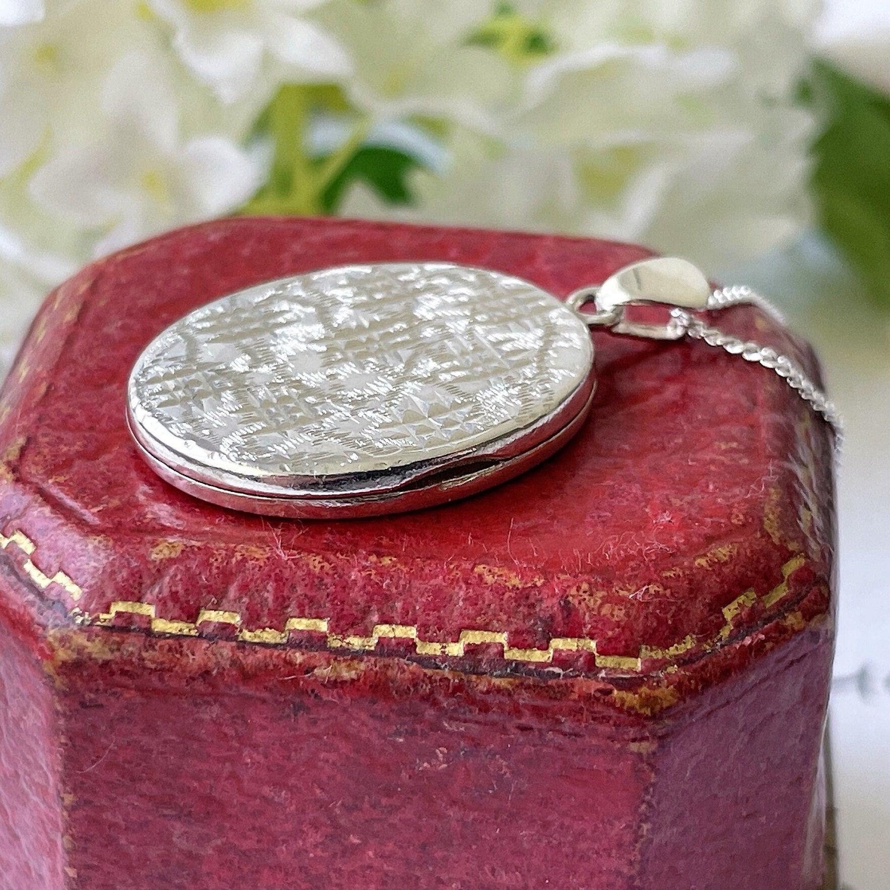 Vintage Engraved English Sterling Silver Locket & Curb Chain. Medium Oval Modernist Locket, Hallmarked 1972. Photo Locket Pendant Necklace.