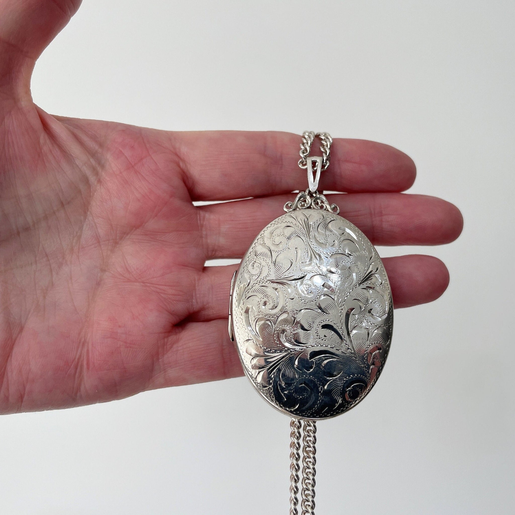 Large Vintage Sterling Silver Engraved Locket Pendant Necklace 