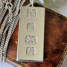 Lade das Bild in den Galerie-Viewer, Vintage Sterling Silver Large Ingot Pendant Necklace. 1970&#39;s Retro Oversized British Hallmark 1 Ounce Bar Ingot With &amp; 24&quot; Chain (TW 39.3g)
