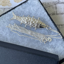Carica l&#39;immagine nel visualizzatore di Gallery, Vintage  Silver Articulated Fish Pendant Necklace. Sterling Silver Novelty Fish Pendant &amp; Chain. Chinese Koi Carp Good Luck Amulet Pendant
