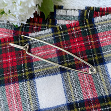 Carica l&#39;immagine nel visualizzatore di Gallery, Vintage Scottish Silver Bayonet Style Kilt Pin, Edinburgh Hallmarks. Large Heavy Duty Traditional Highland Dress Kilt Pin. Tartan/Plaid Pin
