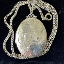 Cargar imagen en el visor de la galería, Vintage Sterling Silver Huge Statement Oval Locket Pendant Necklace, 1976 Hallmarks. Ornate Art Nouveau Style Floral Engraved Locket &amp; Chain
