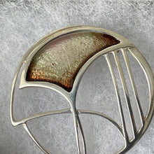 Cargar imagen en el visor de la galería, Vintage Scottish Silver Art Nouveau Brooch, Pat Cheney/Ditchfield Glass. Round Stylised Lily Flower Sterling Silver &amp; Enamel Brooch
