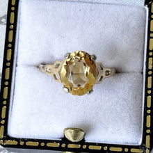 Cargar imagen en el visor de la galería, Antique Art Deco 9ct Gold Scottish Citrine Solitaire Ring. 4 Carat Oval Cut Pale Golden Yellow Citrine Ring. Vintage Scottish Cairngorm Ring
