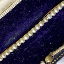 Carica l&#39;immagine nel visualizzatore di Gallery, Antique 15ct Gold Seed Pearl Bar Brooch. Victorian/Edwardian Rose Gold Nappy Style Lapel Pin. Alternative Antique Stock/Tie/Cravat Pin
