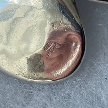 Cargar imagen en el visor de la galería, Vintage Edwardian Style English Sterling Silver Locket &amp; Curb Chain. 1970s Floral Engraved Slender Oval Photo Locket Necklace.
