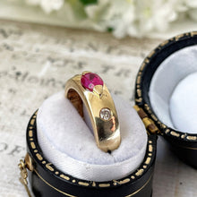 Cargar imagen en el visor de la galería, Vintage 14ct Gold Hot Pink Sapphire &amp; Diamond Gypsy Ring. Yellow Gold 3-Stone Trilogy &quot;Eye&quot; Ring. Anniversary/Wedding Band Size M-1/2/6.5
