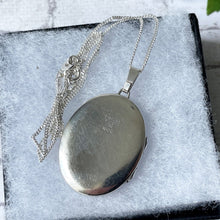 画像をギャラリービューアに読み込む, Vintage Edwardian Style English Sterling Silver Locket &amp; Curb Chain. 1970s Floral Engraved Chubby Oval Photo Locket Necklace.
