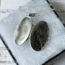 画像をギャラリービューアに読み込む, Vintage Edwardian Style English Sterling Silver Locket &amp; Curb Chain. 1970s Floral Engraved Chubby Oval Photo Locket Necklace.
