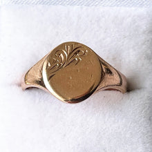 Load image into Gallery viewer, Vintage 9ct Rose Gold Signet Ring. Edwardian Style Floral Engraved Gold Signet Ring. Classic Lady&#39;s English Signet Ring Size N.5 (UK) 7 (US)
