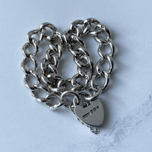 Cargar imagen en el visor de la galería, Vintage Heavy Sterling Silver Heart Padlock Bracelet. Chunky Victorian Style Curb Chain Bracelet. Unisex English Bracelet, Hallmarked 1979
