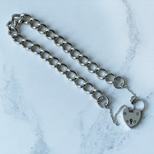 Charger l&#39;image dans la galerie, Vintage Heavy Sterling Silver Heart Padlock Bracelet. Chunky Victorian Style Curb Chain Bracelet. Unisex English Bracelet, Hallmarked 1979
