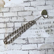 Lade das Bild in den Galerie-Viewer, Vintage English Silver Curb Chain Bracelet With Love Heart Padlock

