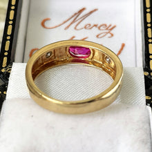 Lade das Bild in den Galerie-Viewer, Vintage 14ct Gold Hot Pink Sapphire &amp; Diamond Gypsy Ring. Yellow Gold 3-Stone Trilogy &quot;Eye&quot; Ring. Anniversary/Wedding Band Size M-1/2/6.5
