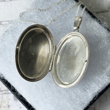 画像をギャラリービューアに読み込む, Vintage Edwardian Style English Sterling Silver Locket &amp; Curb Chain. 1970s Floral Engraved Chubby Oval Photo Locket Necklace.

