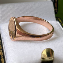 Lade das Bild in den Galerie-Viewer, Vintage 9ct Rose Gold Signet Ring. Edwardian Style Floral Engraved Gold Signet Ring. Classic Lady&#39;s English Signet Ring Size N.5 (UK) 7 (US)
