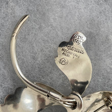 Cargar imagen en el visor de la galería, Vintage 1950s Mexican Sterling Silver Orchid Brooch. Retro Mid-Century Taxco Silver Flower Statement Brooch. Modernist Studio Jewelry Mexico
