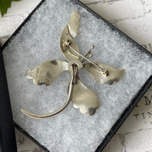 Lade das Bild in den Galerie-Viewer, Vintage 1950s Mexican Sterling Silver Orchid Brooch. Retro Mid-Century Taxco Silver Flower Statement Brooch. Modernist Studio Jewelry Mexico
