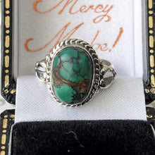 Cargar imagen en el visor de la galería, Vintage Sterling Silver &amp; Turquoise Native American Ring. Heart Motif Turquoise Gemstone Cabochon Ring. Boho Silver Ring, UK/K, US/5-1/4
