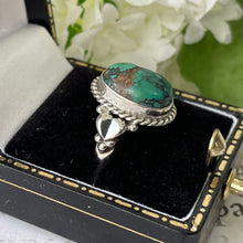 Cargar imagen en el visor de la galería, Vintage Sterling Silver &amp; Turquoise Native American Ring. Heart Motif Turquoise Gemstone Cabochon Ring. Boho Silver Ring, UK/K, US/5-1/4

