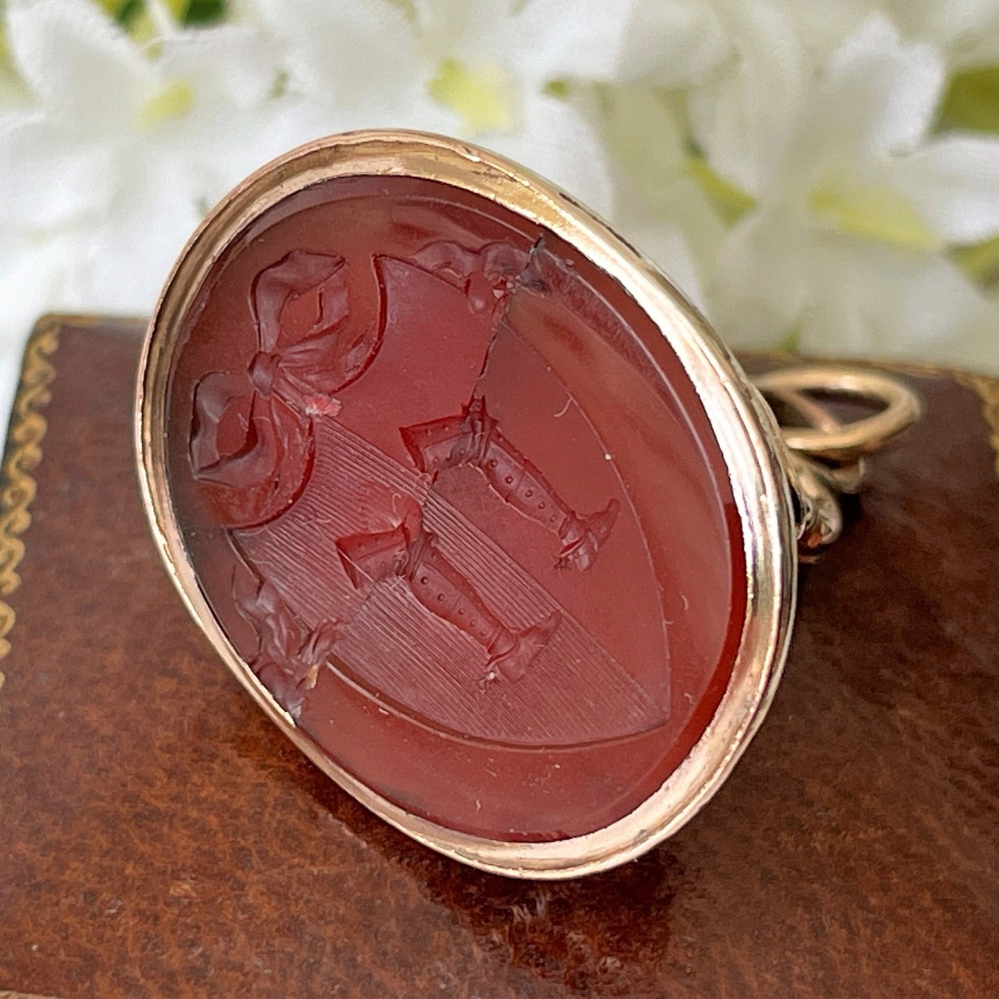 Antique Georgian 18ct Gold Carnelian Seal Fob With Heraldic Coat of Arms. English Knights Shield & Armoured Legs Intaglio Seal Pendant