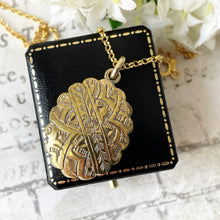 Lade das Bild in den Galerie-Viewer, Victorian Aesthetic Rose Engraved Gold Locket Necklace. Antique Pie Crust Edge 2-Sided Gold Tone Locket &amp; Chain. Photo/Keepsake/Hair Locket
